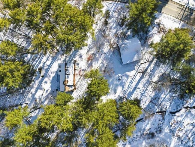 Building Photo - 105 Middle Rd