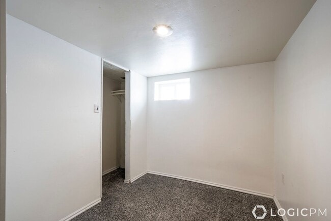 Building Photo - Stunning Single Family Home In Excellent L...
