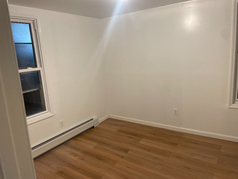 Building Photo - 105 Warren St