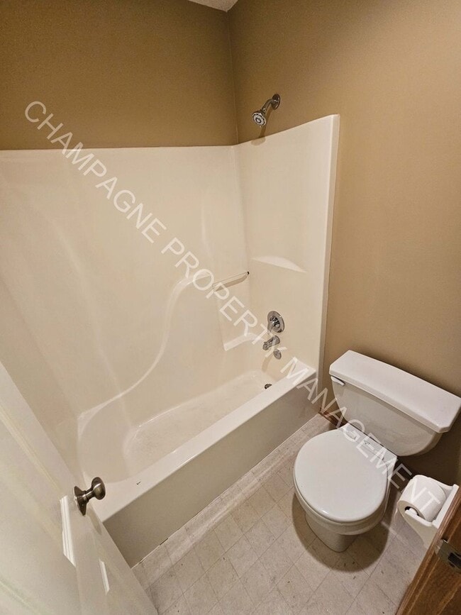 Building Photo - 6524/6528 NE 44th St