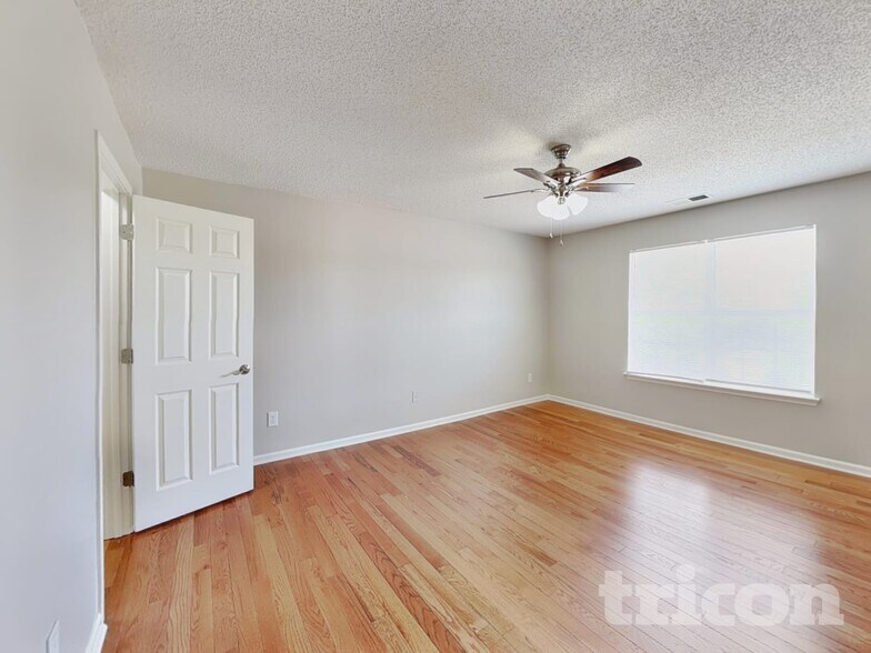 Building Photo - 7116 Lowen Rd