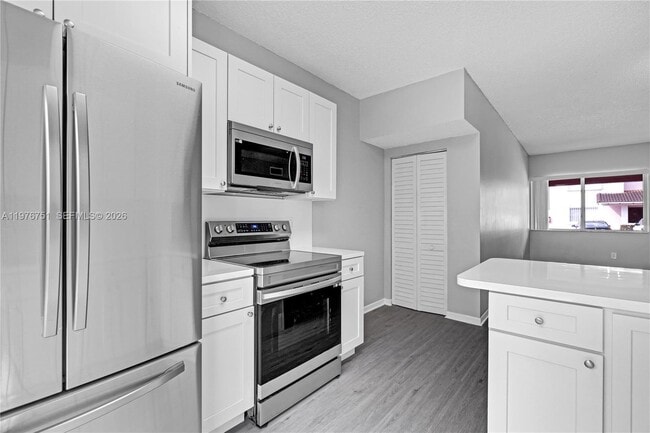 Building Photo - 8021 Lake Dr