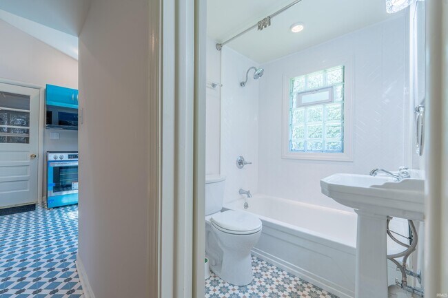 Building Photo - 2605 S Bryan St