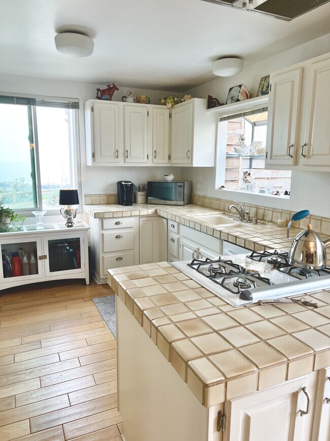 Building Photo - 6232 Tapia Dr