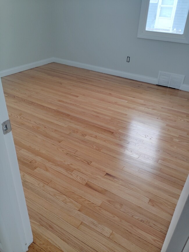 Building Photo - 523 Lincoln Ave