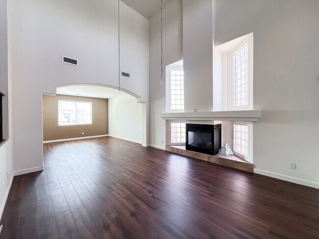 Building Photo - 4 Bed + Office | 3 Bath | 3-Car Garage | E...