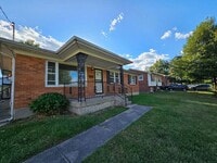 Building Photo - Spacious 3 Bedroom, 1.5 Bath House with Detached Garage