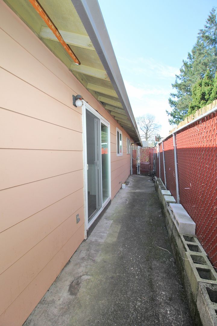 Building Photo - 2639-2639 SE 119th Ave