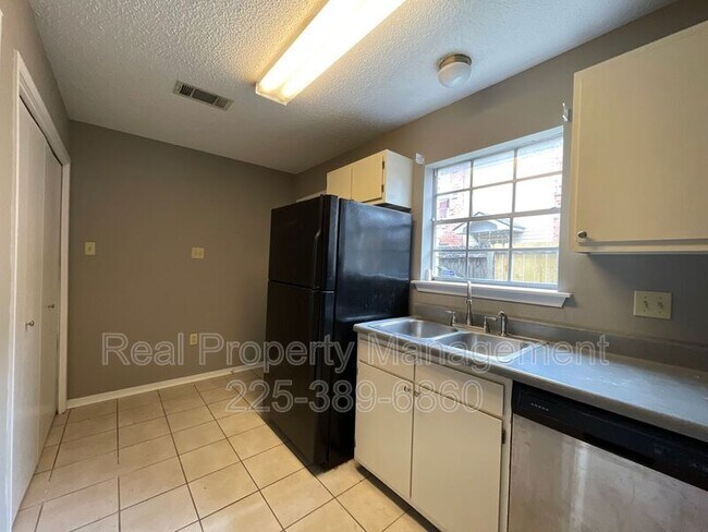 Building Photo - 1704 Brightside Dr