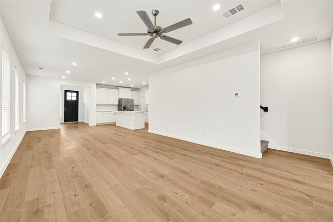 Building Photo - 31819 Autumn Spur Ln