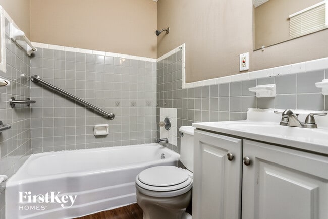 Building Photo - 1830 Jenkee Ave