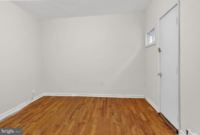 Building Photo - 339 W Girard Ave