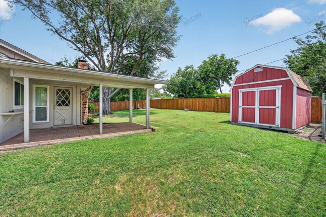 Building Photo - 5708 Stone Dr