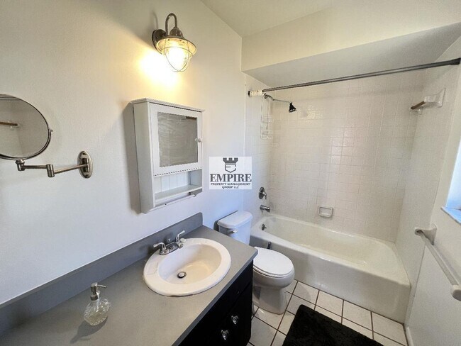 Building Photo - Cozy Cape Coral Pool Home – 3 Beds, 2 Bath...
