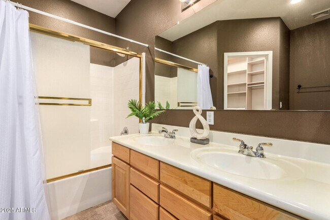 Building Photo - 6425 S Kimberlee Way