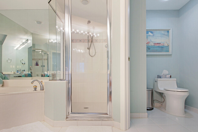 Building Photo - 8600 S Ocean Dr