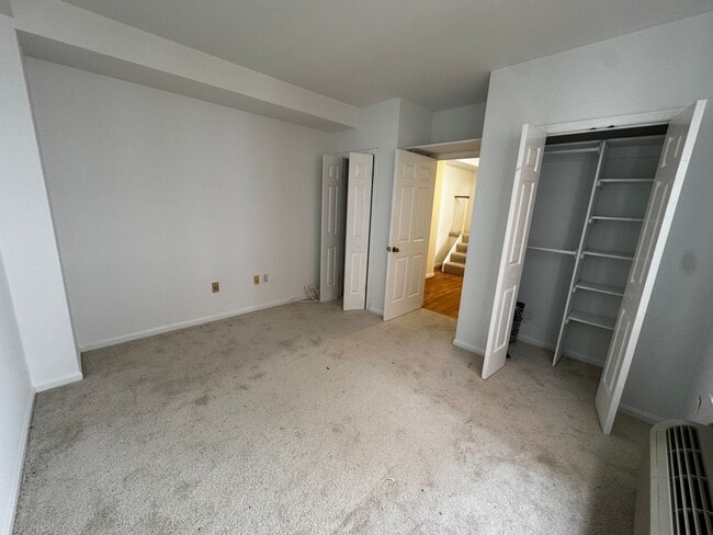 Building Photo - Two-Level Kalorama Condo with Washer/Dryer, Near Dupont Metro