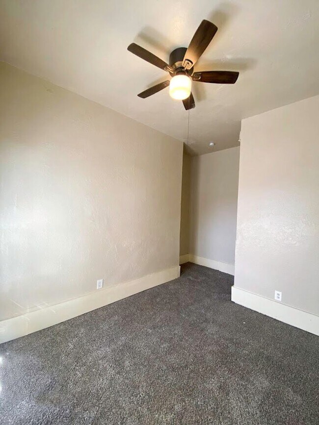 Building Photo - Updated 1Bd 1Ba apartment Historic home cl...