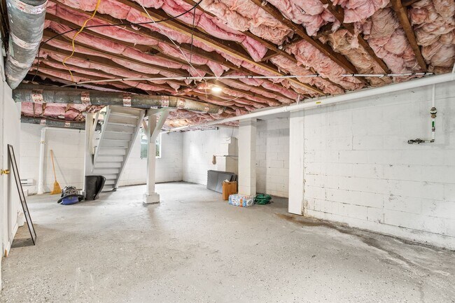 Building Photo - 317 Crafton St