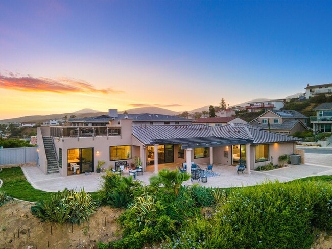 Building Photo - 5572 Rainier St