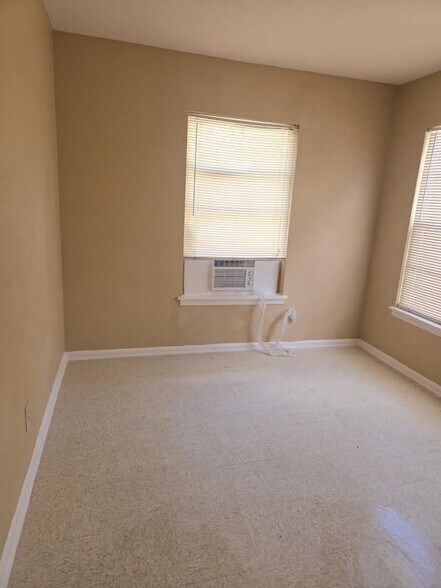 Building Photo - 935 Avondale Ave