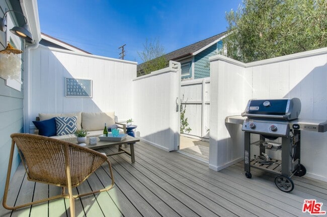 Building Photo - Bicknell Bungalows