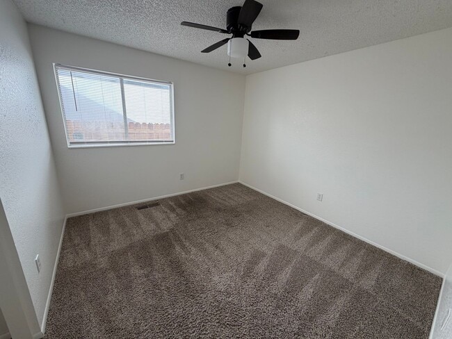 Building Photo - Cute 3 Bedroom Home in Sparks!