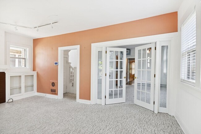 Building Photo - 1604 17th Ave S