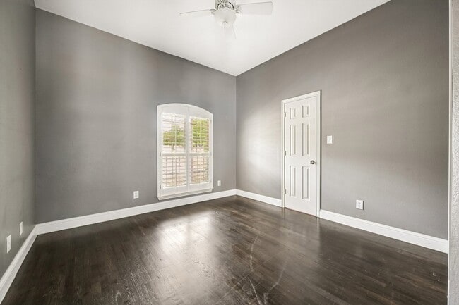 Building Photo - 1380 Meandro Ria Ln