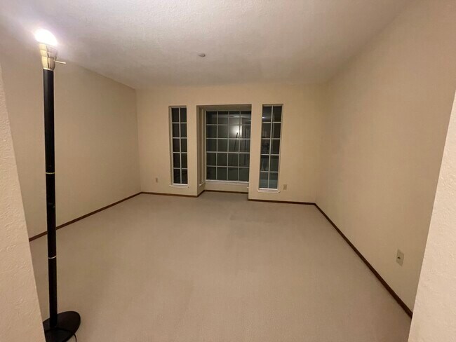 Master Suite - 979 Belmont Ter