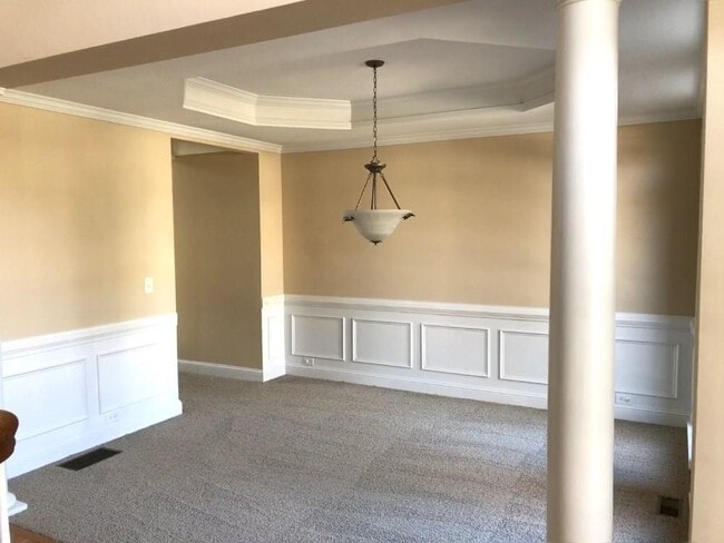 Building Photo - 527 Huntington Downs