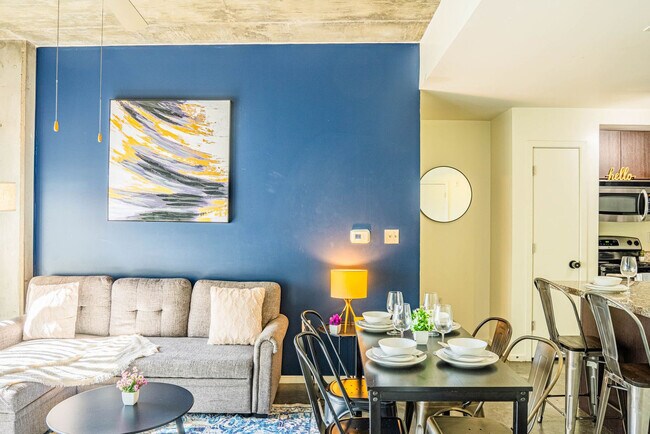 Building Photo - 333 E Roosevelt St