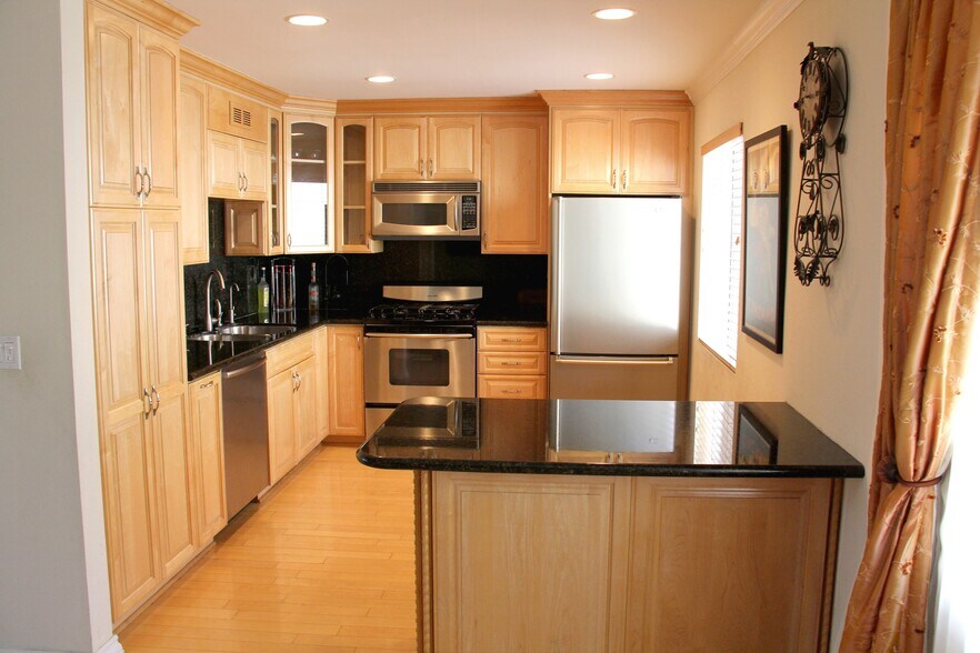 Building Photo - 9426 Via Patricia