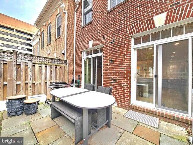 Building Photo - 315 Hearthstone Mews