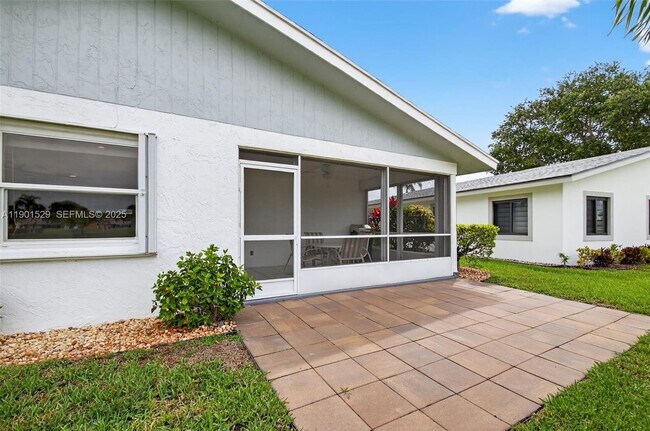 Building Photo - 3810 Rowena Cir