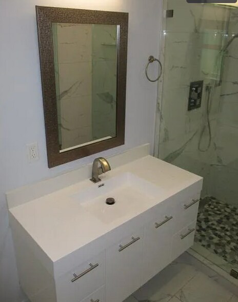 Building Photo - 6848 Encino Ave