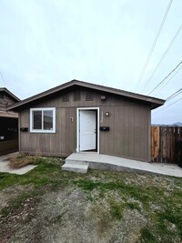 Building Photo - 1121 Monitor Ave