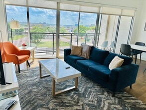 Building Photo - Modern 1 Bedroom in The Cedars