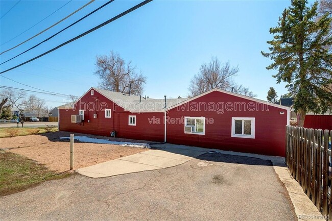 Building Photo - 6095 Pierce St