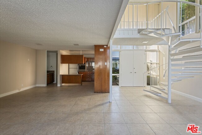 Building Photo - 4171 Del Mar Ave