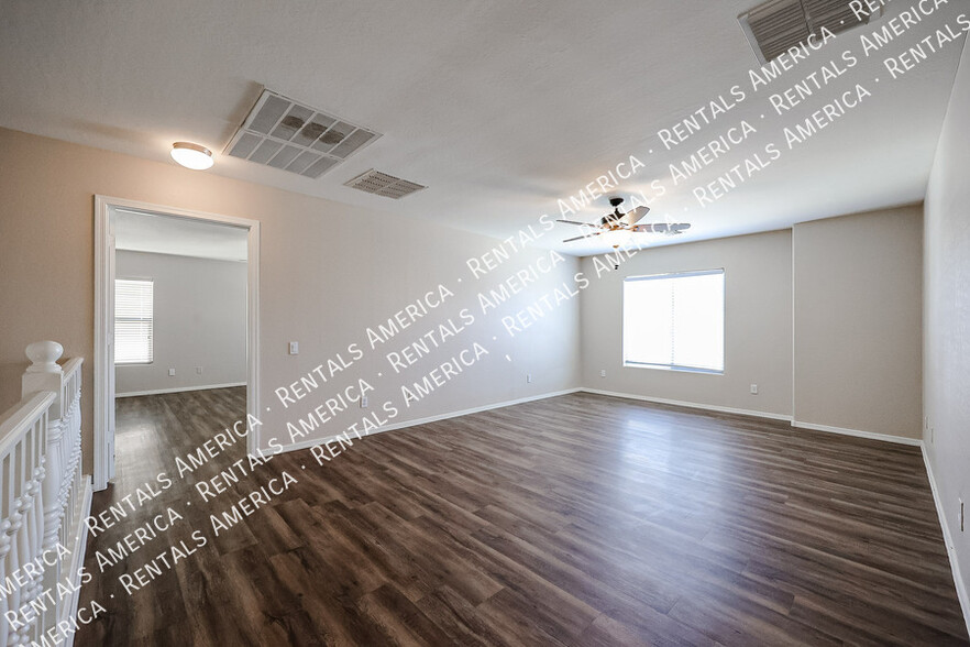 Building Photo - 910 S 118th Ln
