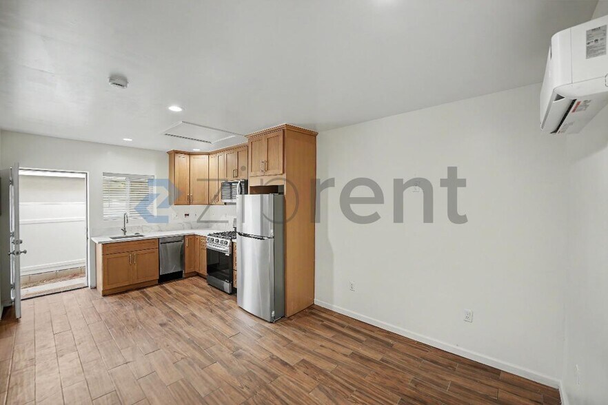 Building Photo - Unit A