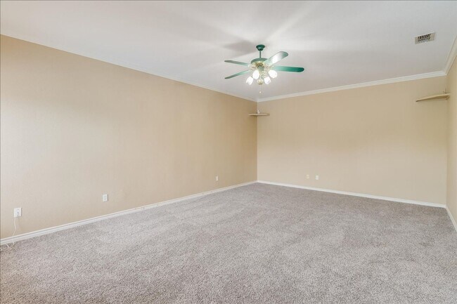 Building Photo - 7426 Lake Travis Dr