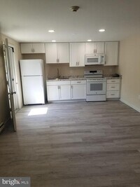 Building Photo - 163 Passmore Rd
