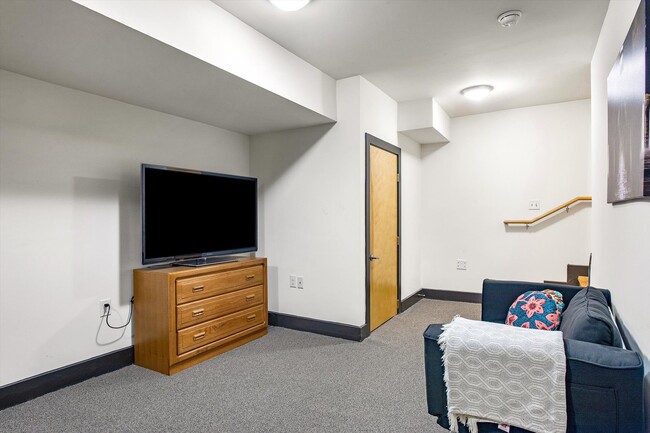 Building Photo - 206 N 1st St