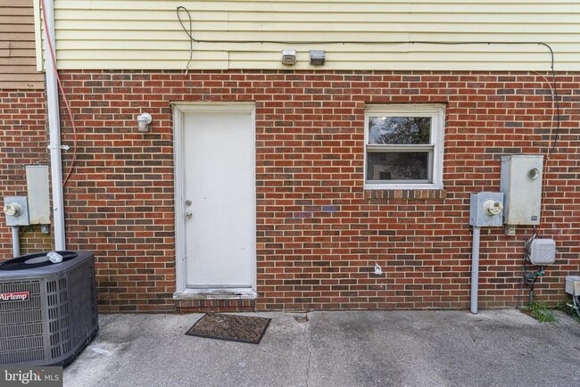 Building Photo - 746 Hemlock St