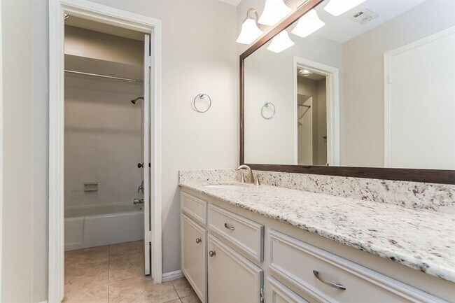 Building Photo - 2402 Pine Terrace Dr