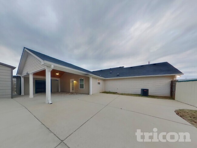 Building Photo - 2108 Montgomery Ln