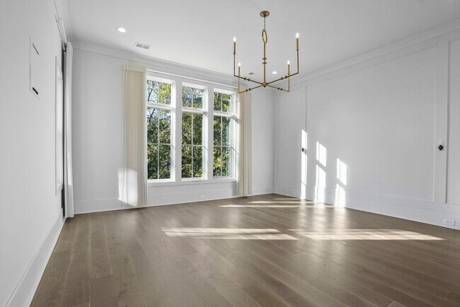 Building Photo - 3311 Skyline Dr