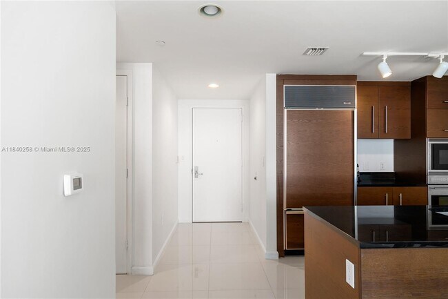 Building Photo - 495 Brickell Ave